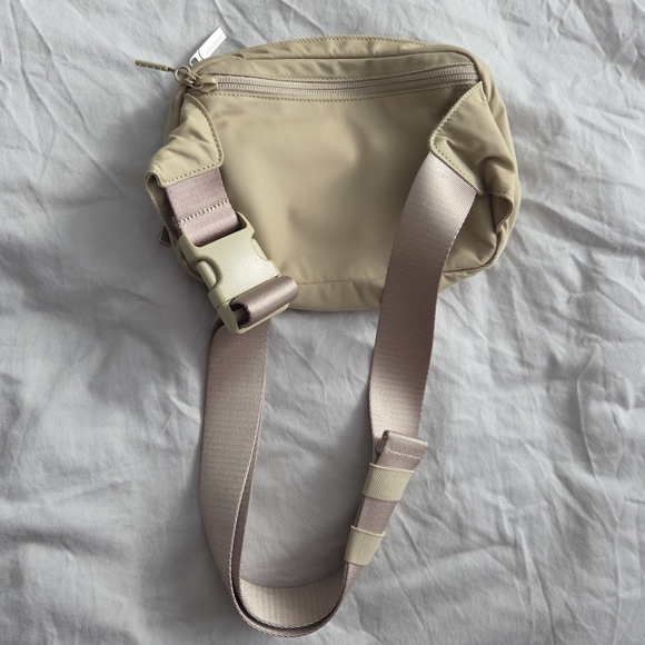 Lululemon Everywhere Belt Bag Large 2L Beige/Tan/Khaki - Picture 5 of 5